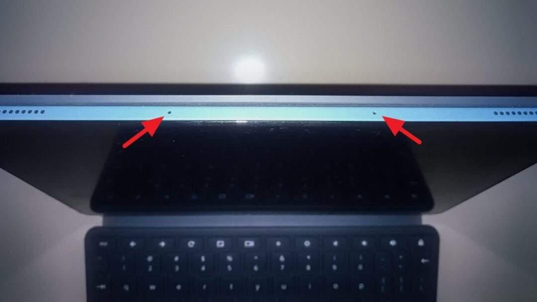 Cara Menemukan Mikrofon di Laptop/Tablet Chromebook 3 Microphone Holes on Chromebook Cara Menemukan Mikrofon di Laptop/Tablet Chromebook 3 Microphone Holes on Chromebook